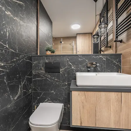 Flaming Hanza Tower שצ'צ'ין