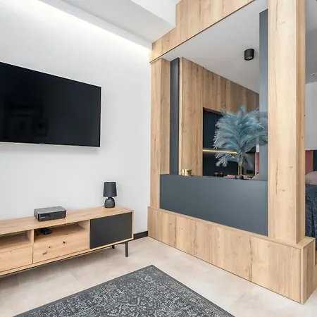 Flaming Hanza Tower Apartment